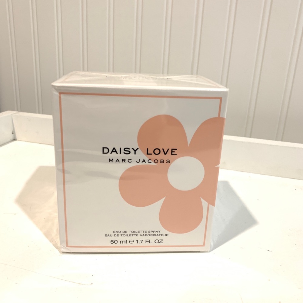 Brand new Daisy Love. Great for Christmas gift!